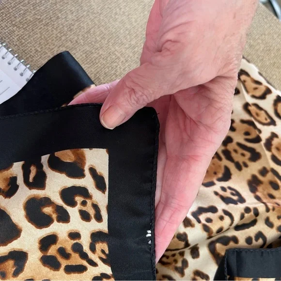 Big Leopard Silky Scarf-no label- machine edge-32"x35" sm flaw see pic - Picture 5 of 8
